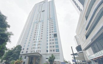 comfy and spacious 2br at grand sungkono lagoon apartment