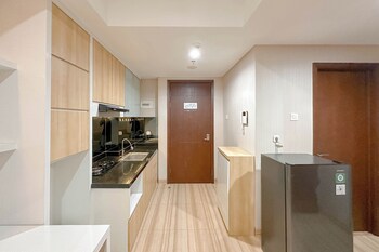 comfy and spacious 2br at grand sungkono lagoon apartment