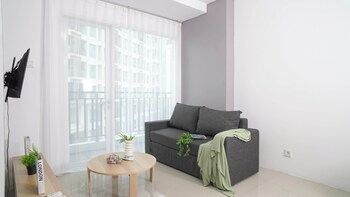 Modern 2Br With Service Room Apartment Woodland Park Residence,,2 star