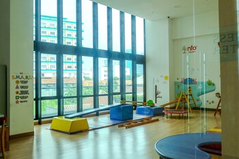 scenic and modern studio at apartment capitol suites