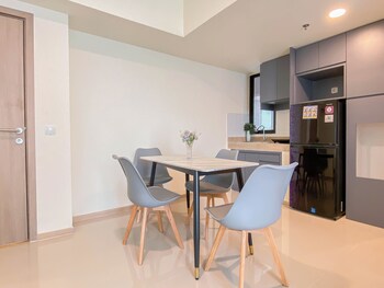 modern look 3br apartment meikarta