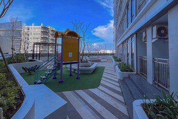 Cozy Living Studio At Apartment Delft Ciputra Makassar,,2 star