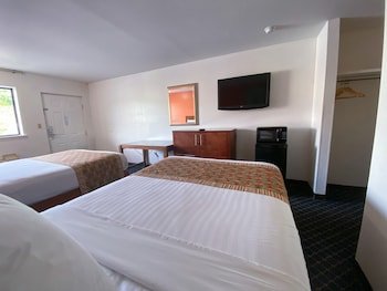 Royal Inn Richmond Hill- Savannah I-95,Near Richmond Hill Historical Society Museum,3 star