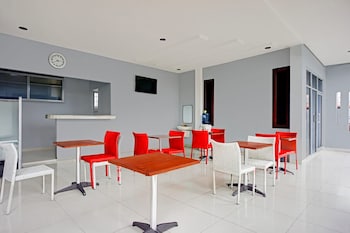 Oyo 95058 Agago Homestay Syariah,,2 star