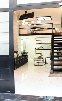 Koukaki Golden Lofts,,4 star