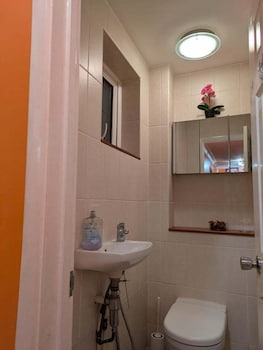 central large house close to heathrow