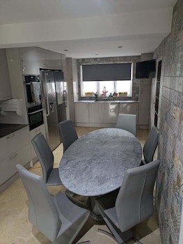 Central Large House Close To Heathrow,,2 star