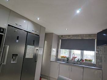 Central Large House Close To Heathrow,,2 star