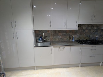 central large house close to heathrow