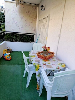 marias cozy getaway in glyfada