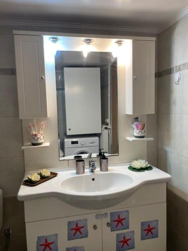 marias cozy getaway in glyfada
