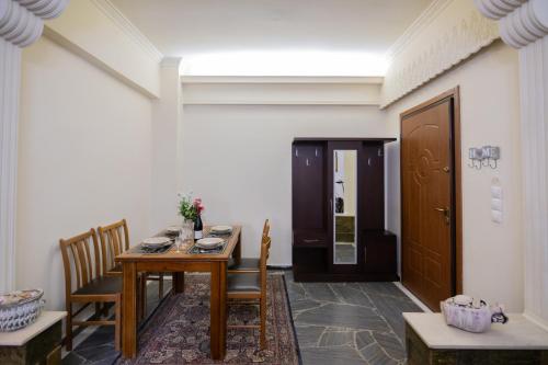 marias cozy getaway in glyfada