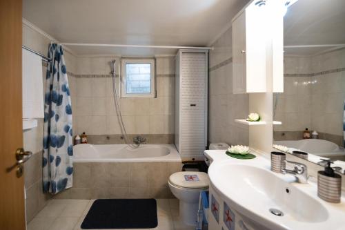 marias cozy getaway in glyfada