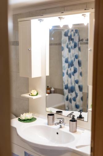 marias cozy getaway in glyfada