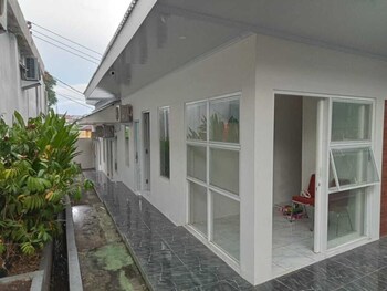 hotel o 95063 afifah syariah guest house manado