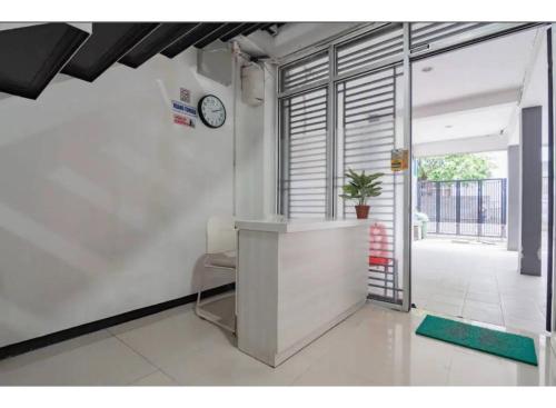 hotel o 95063 afifah syariah guest house manado