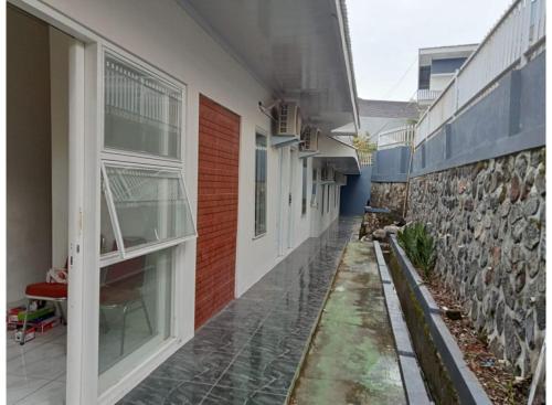 hotel o 95063 afifah syariah guest house manado
