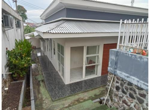 hotel o 95063 afifah syariah guest house manado