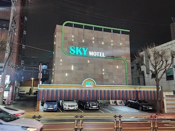 sky motel