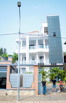 kivu hilltop beach hotel and apartment
