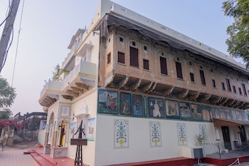 jeevan haveli heritage hotel and museum