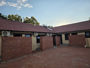 La Majestic Guest Lodge,,3 star