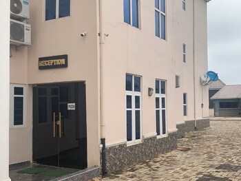 Comfort Kul Suites,,3 star