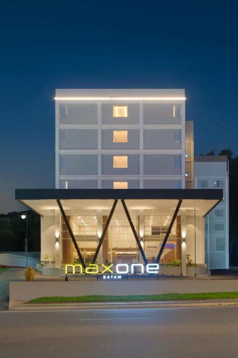 maxone batam