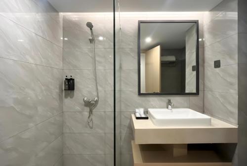 maxone batam