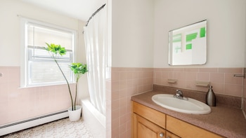 prime luxe 3 br nyc free parking