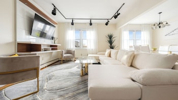 prime luxe 3 br nyc free parking