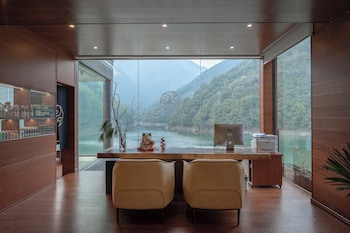 Lost Lodge Shendu Wubei Lin'an,,4 star