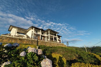 ruvinya hills luxury bungalow
