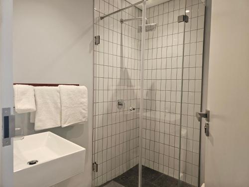 four on o fluent serviced apartments