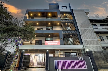 the grand corporate inn near sector 52 metro station