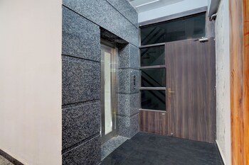 the grand corporate inn near sector 52 metro station