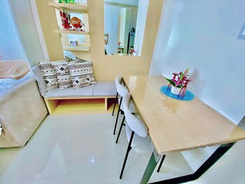 cozy persimmon condo cebu