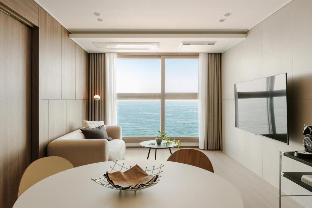 plott the one sokcho xiella the beach