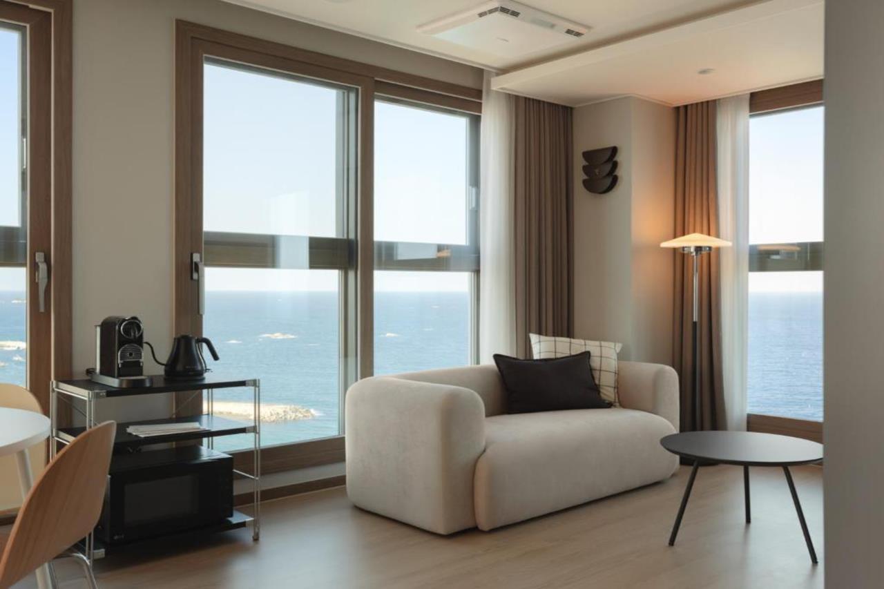 plott the one sokcho xiella the beach
