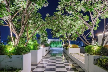 dwija hotel and suite