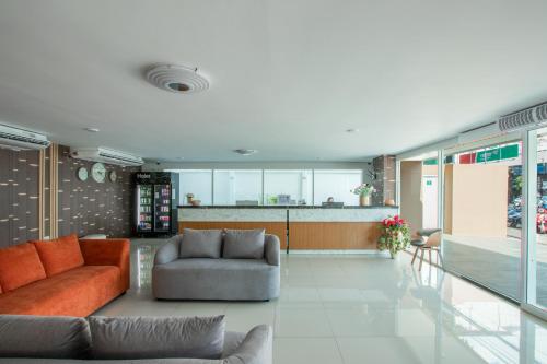dwija hotel and suite