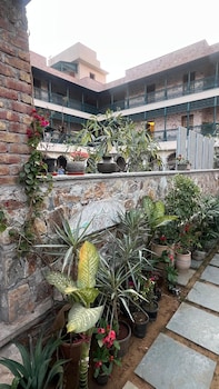 First Courtyard,,3 star