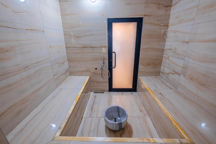 get royal suits spa