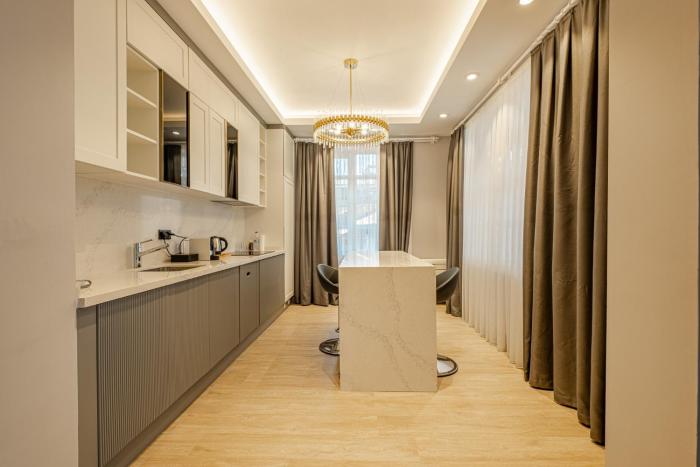 get royal suits spa