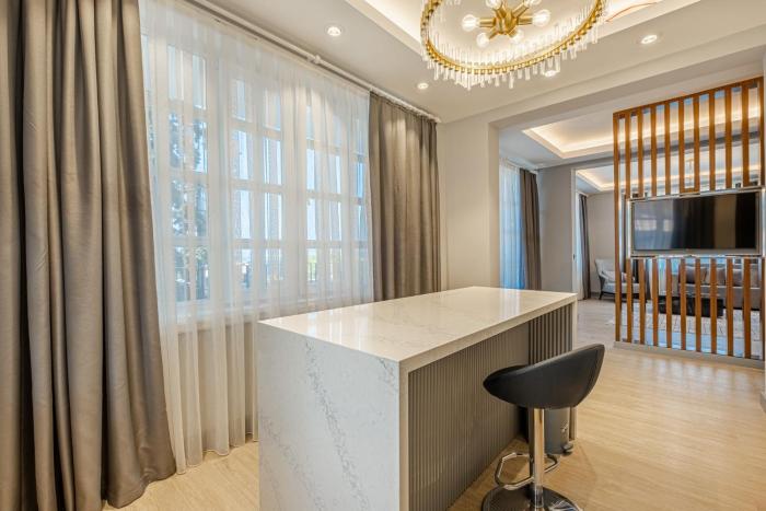 get royal suits spa