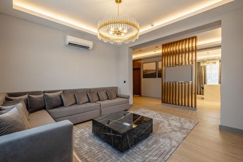 get royal suits spa