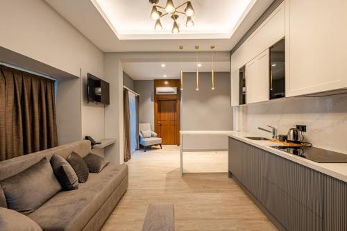 get royal suits spa