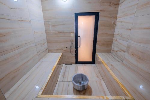 get royal suits spa