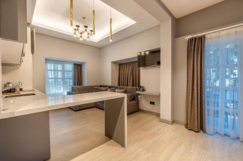 get royal suits spa