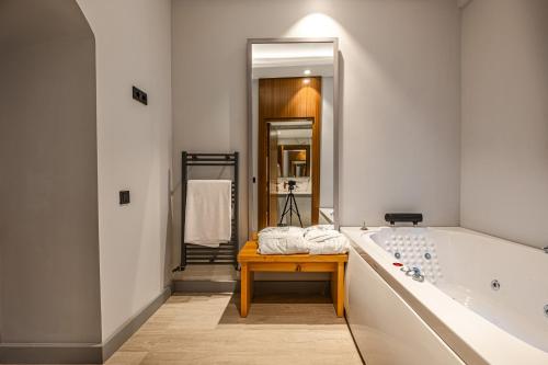 get royal suits spa